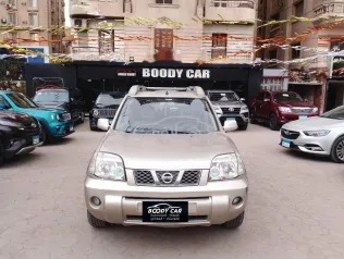 نيسان اكس تريل 2014 ذهبي مستعملة للبيع