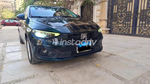 فيات تيبو 2022 أزرق غامق مستعملة للبيع - 1