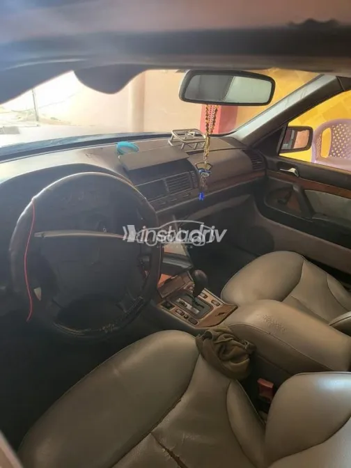 مرسيدس 320 1993 أسود مستعملة للبيع - 9