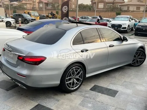 مرسيدس E 300 2023 فضي مستعملة للبيع - 2
