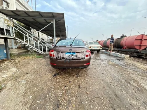 سكودا اوكتافيا A7 2015 بني مستعملة للبيع - 2