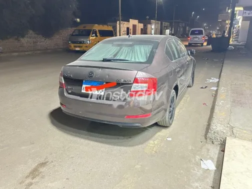 سكودا اوكتافيا A7 2015 بني مستعملة للبيع - 4