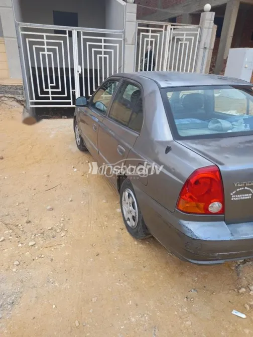 Hyundai Verna 2011 Silver Used for Sale - 5