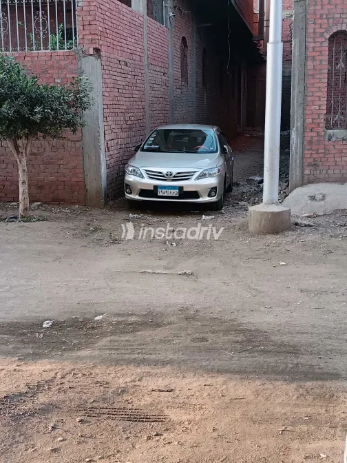 Toyota Corolla 2013 White Used for Sale - 1