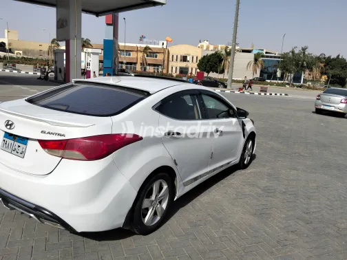 هيونداي إلنترا ام دى 2012 أبيض مستعملة للبيع - 2