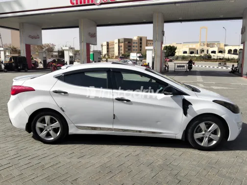 هيونداي إلنترا ام دى 2012 أبيض مستعملة للبيع - 5