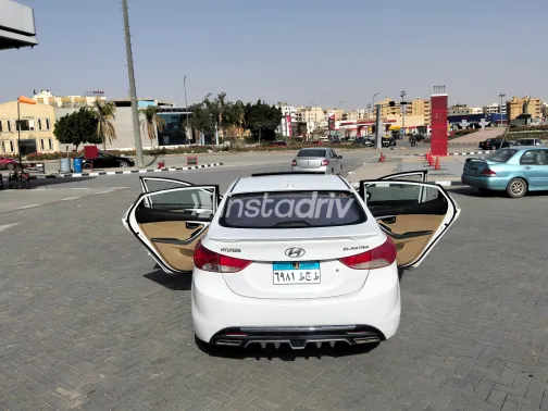 هيونداي إلنترا ام دى 2012 أبيض مستعملة للبيع - 7