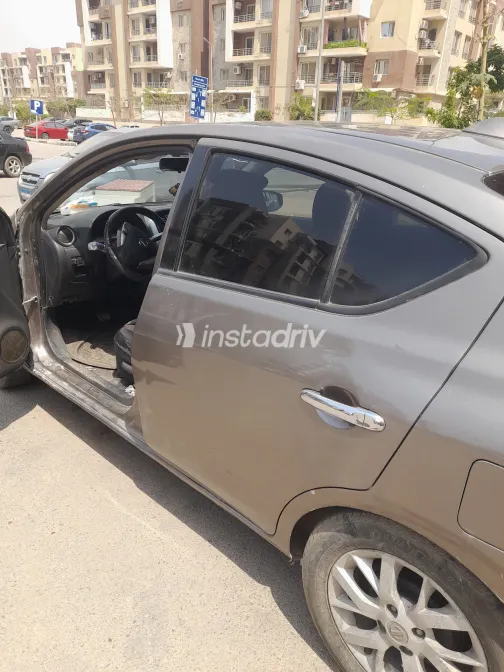 نيسان صنى 2017 أبيض مستعملة للبيع - 1