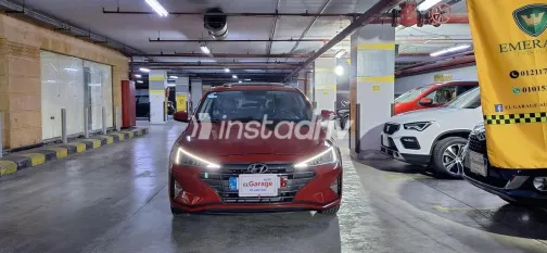 هيونداي إلنترا 2025 أحمر مستعملة للبيع - 1