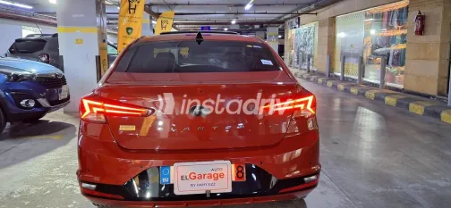 هيونداي إلنترا 2025 أحمر مستعملة للبيع - 2