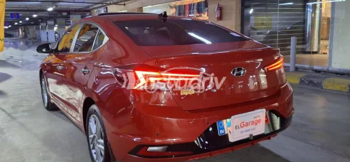 هيونداي إلنترا 2025 أحمر مستعملة للبيع - 4