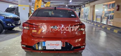 هيونداي إلنترا 2025 أحمر مستعملة للبيع - 7