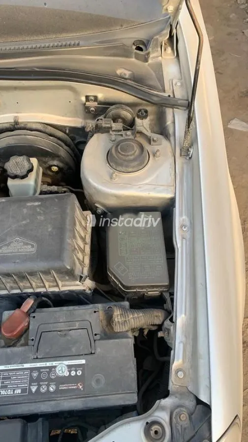 هيونداي فيرنا 2009 فضي مستعملة للبيع - 3