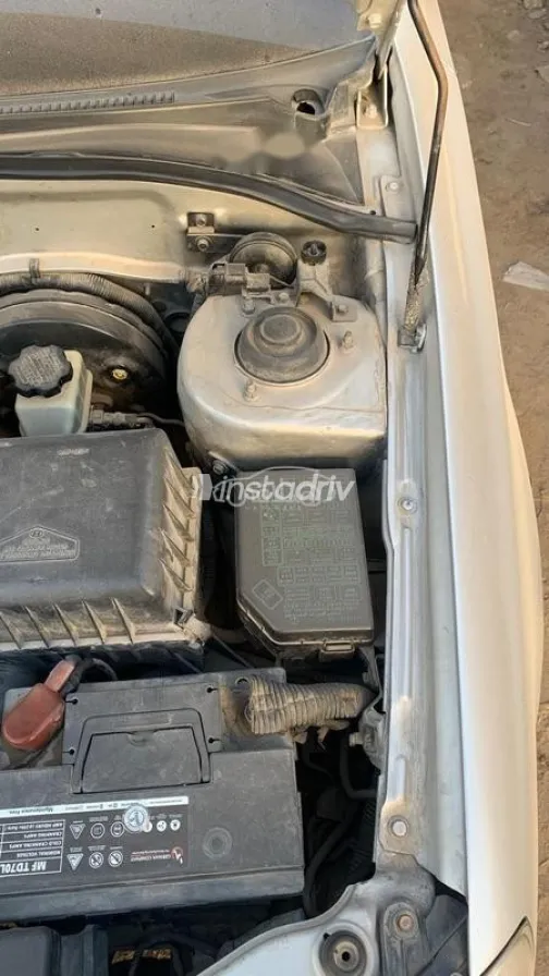 هيونداي فيرنا 2009 فضي مستعملة للبيع - 4