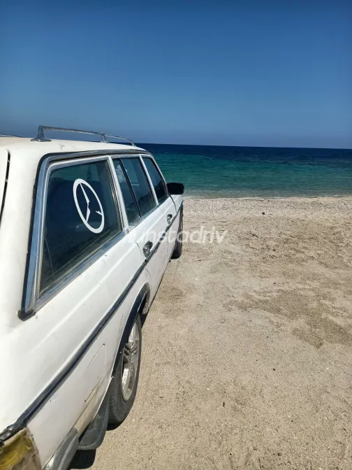 مرسيدس E 200 1983 أبيض مستعملة للبيع - 3