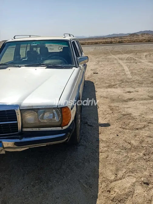 مرسيدس E 200 1983 أبيض مستعملة للبيع - 4