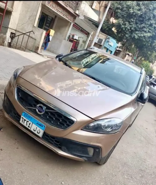 فولفو S40 2013 أبيض مستعملة للبيع - 1