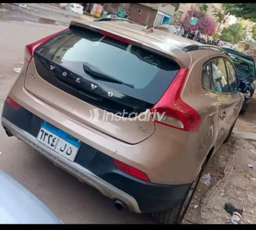 فولفو S40 2013 أبيض مستعملة للبيع - 2