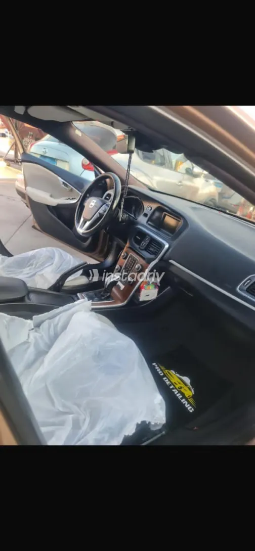 فولفو S40 2013 أبيض مستعملة للبيع - 4