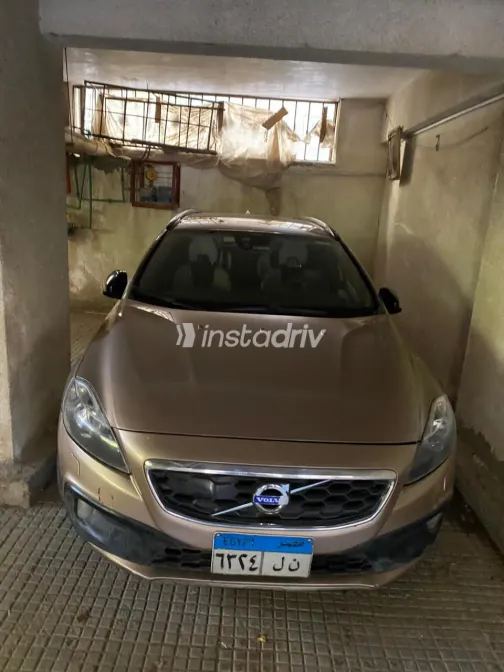 فولفو S40 2013 أبيض مستعملة للبيع - 5