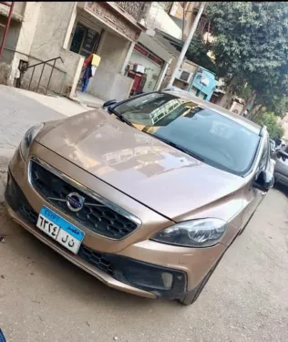 فولفو S40 2013 أبيض مستعملة للبيع