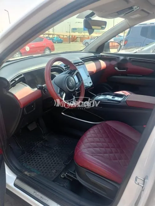 Hyundai Tucson 2021 White Used for Sale - 5