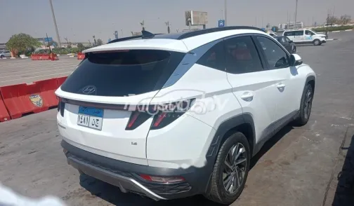 Hyundai Tucson 2021 White Used for Sale - 9