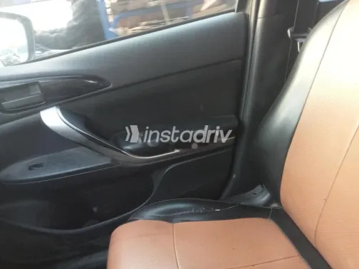 ميتسوبيشي اكليبس كروس 2018 أبيض مستعملة للبيع - 1