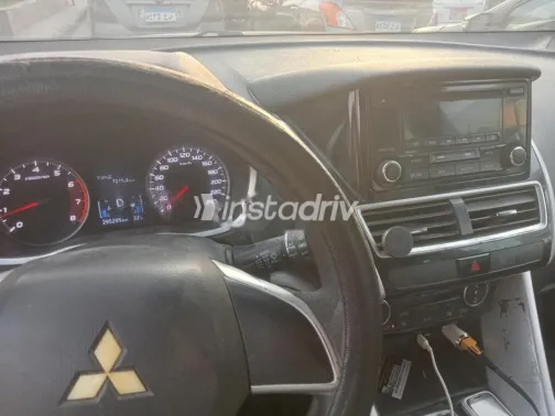 ميتسوبيشي اكليبس كروس 2018 أبيض مستعملة للبيع - 2