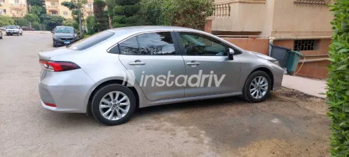 تويوتا كورولا 2023 أبيض مستعملة للبيع - 3