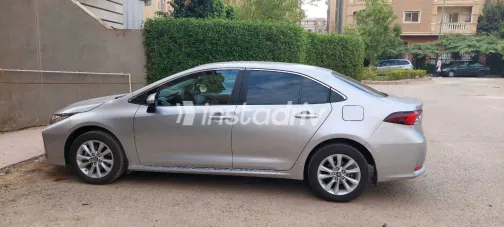 تويوتا كورولا 2023 أبيض مستعملة للبيع - 5