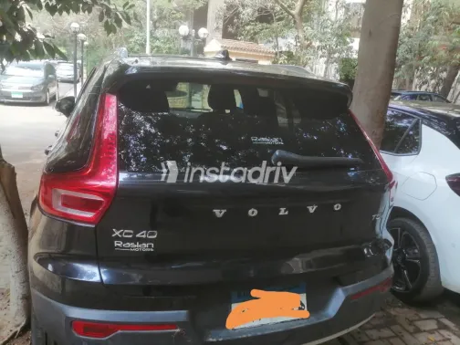 فولفو XC 40 2021 أبيض مستعملة للبيع - 2