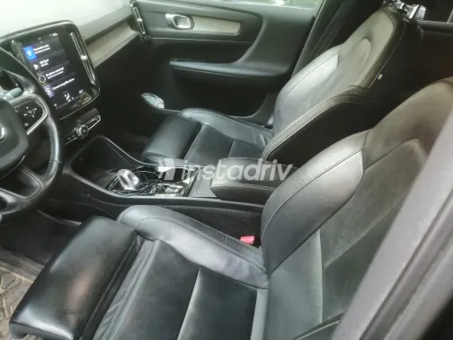 فولفو XC 40 2021 أبيض مستعملة للبيع - 3