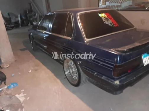 بي ام دبليو 318 1987 أزرق غامق مستعملة للبيع - 4