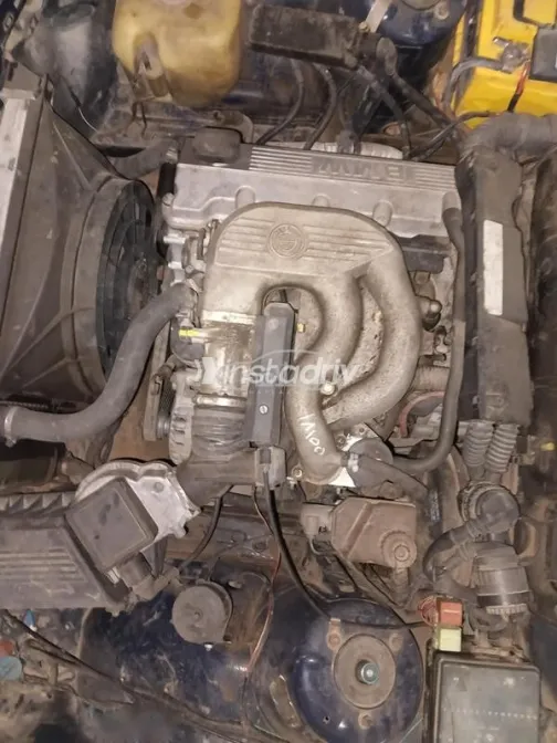 بي ام دبليو 318 1987 أزرق غامق مستعملة للبيع - 10