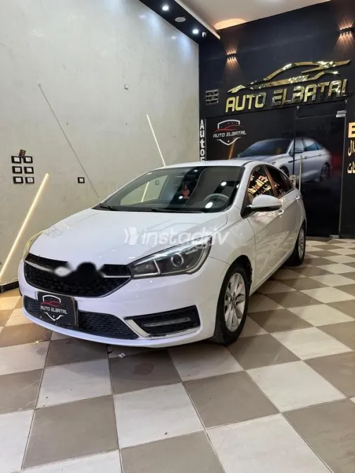 شيرى اريزو 5 2022 أبيض مستعملة للبيع - 1