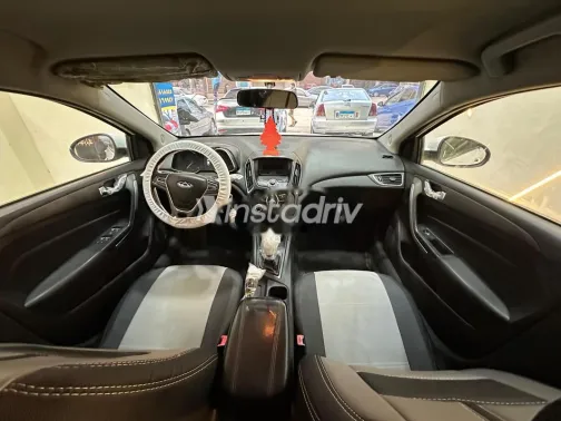 شيرى اريزو 5 2022 أبيض مستعملة للبيع - 2