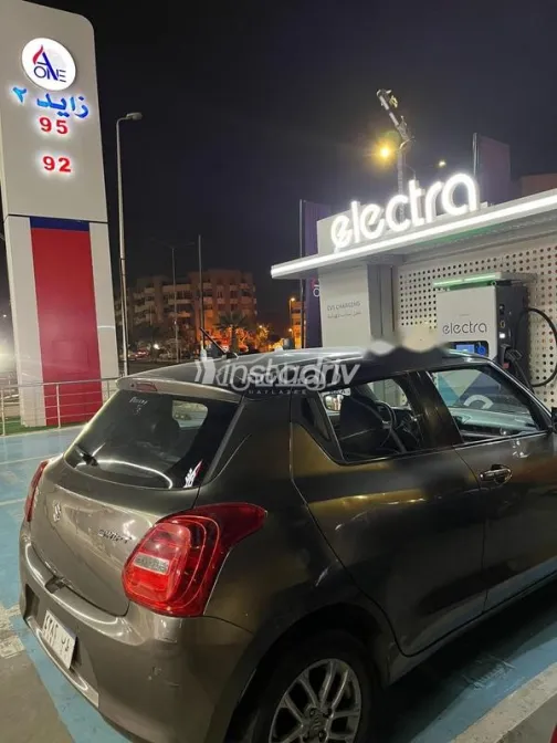 سوزوكى سويفت 2021 أبيض مستعملة للبيع - 1