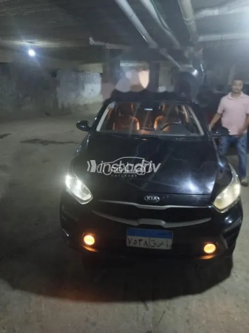 كيا سيراتو 2021 أسود مستعملة للبيع - 1