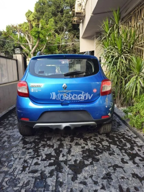 رينو سانديرو  ( ستيب  واى ) 2016 أزرق غامق مستعملة للبيع - 4