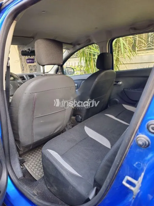 رينو سانديرو  ( ستيب  واى ) 2016 أزرق غامق مستعملة للبيع - 7