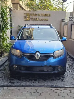 رينو سانديرو  ( ستيب  واى ) 2016 أزرق غامق مستعملة للبيع