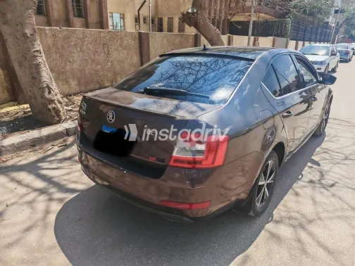 سكودا اوكتافيا 2016 أبيض مستعملة للبيع - 1