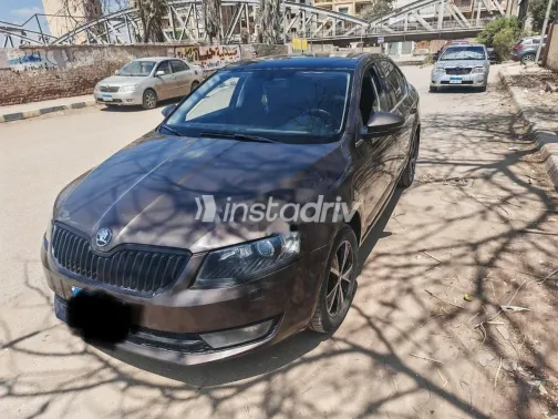 سكودا اوكتافيا 2016 أبيض مستعملة للبيع - 2