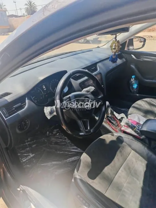 سكودا اوكتافيا 2016 أبيض مستعملة للبيع - 8