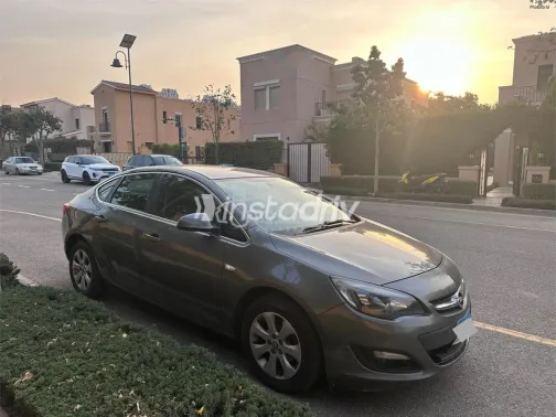 اوبل أسترا 2020 رمادي غامق مستعملة للبيع - 2