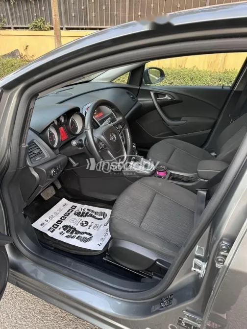 اوبل أسترا 2020 رمادي غامق مستعملة للبيع - 6