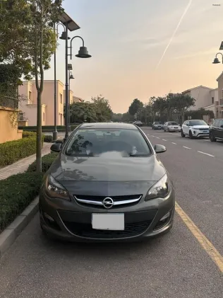 اوبل أسترا 2020 رمادي غامق مستعملة للبيع