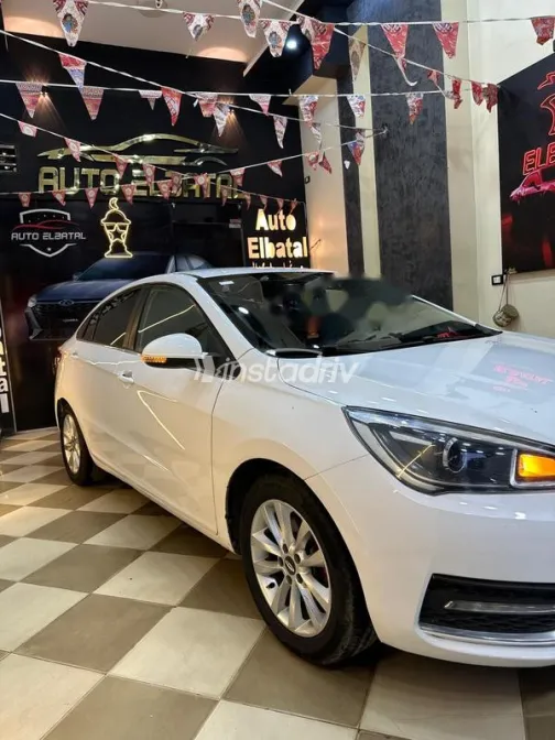 Chery Arrizo 5 2022 White Used for Sale - 3