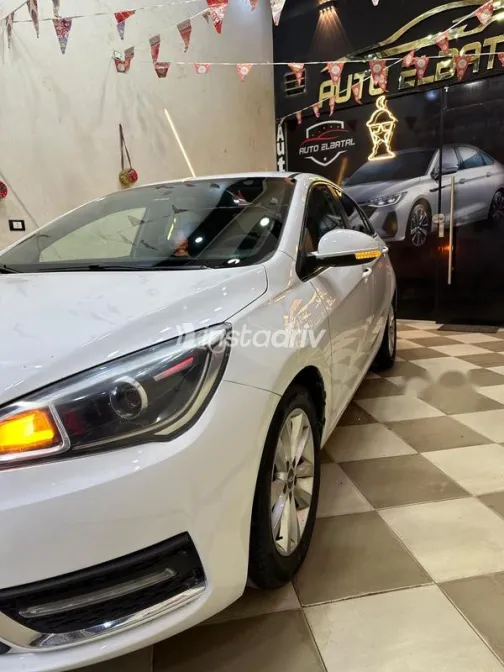 Chery Arrizo 5 2022 White Used for Sale - 4